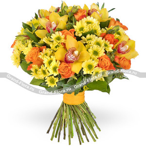 Свежесть осени - букет с желтыми хризантемами и орхидеями